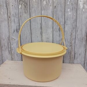 VTG Tupperware Cake Carrier Round  With Handle and Lid Harvest Gold